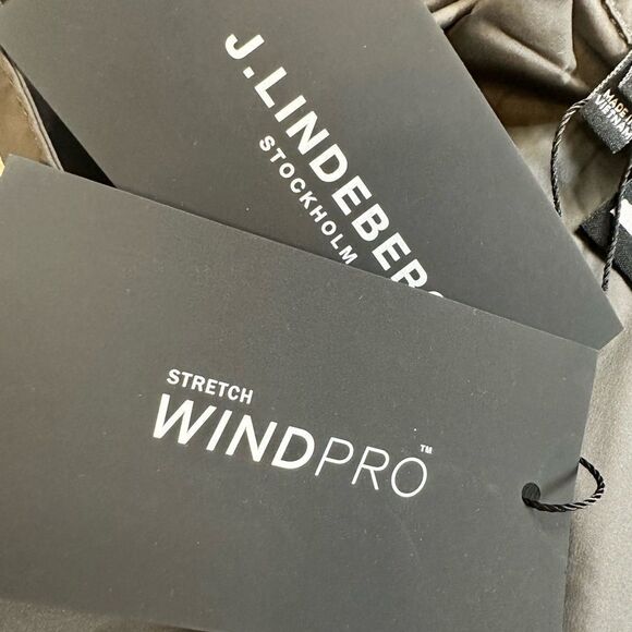 NWT J. Lindeberg Men’s Ash Black Light Packable Full Zip Vest - Size Small - Picture 12 of 13